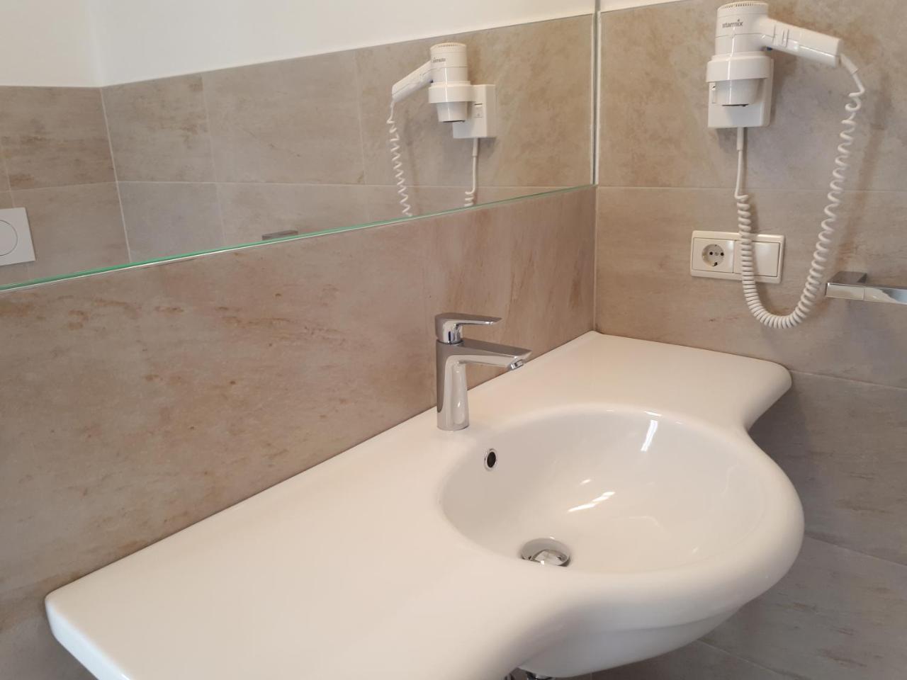 Residence Viktoria 卡斯特尔罗托 外观 照片
